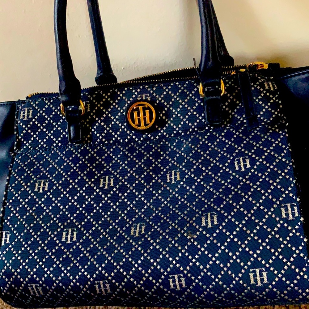 Classic Tommy Hilfiger purse
